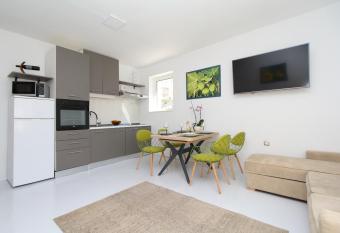 Apartmani kike has Balcony rooms