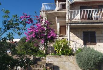 Honey Bee Cavtat has Balcony rooms