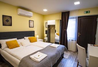 Fakapu Pince   s Panzi   has Balcony rooms