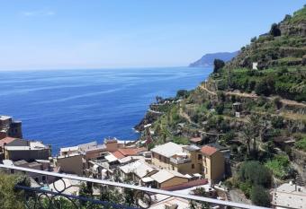 Scaglie di Mare allows 18 year olds to book a room