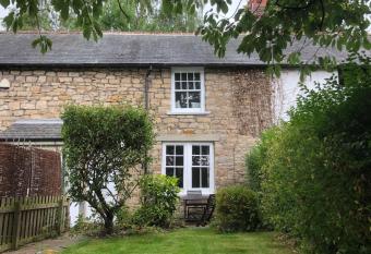 Mole Cottage allows 18 year olds to book a room