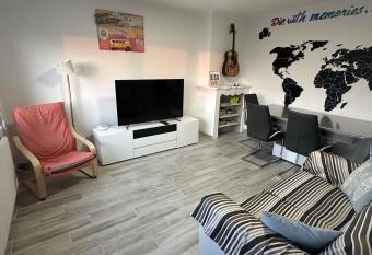 Appartement - 6 voyageurs - Proche de la plage has Balcony rooms