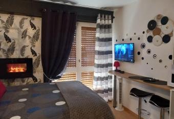 Charmant Studio has Balcony rooms