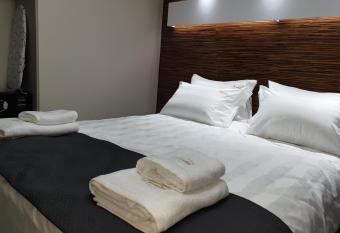 luxrooms has Balcony rooms