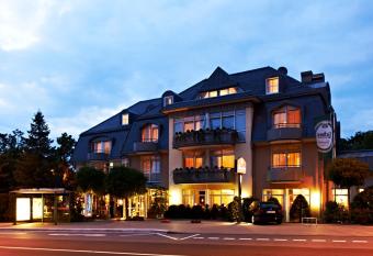 Hotel Tandreas allows 18 year olds to book a room