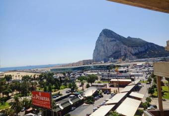 3 bedrooms appartement at La Linea de la Concepcion 500 m away from the beach with sea view furnished balcony and wifi has Balcony rooms