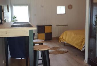 La maisonnette allows 18 year olds to book a room