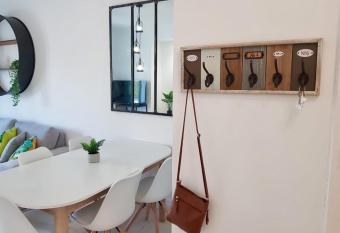 Grand appartement sur les bvd    2 pas de la gare allows 18 year olds to book a room