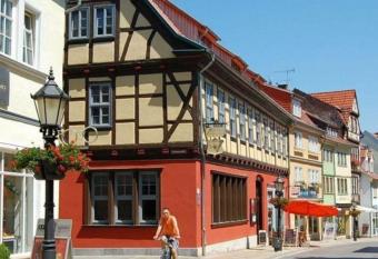 Hotel M  hlh  user Hof allows 18 year olds to book a room