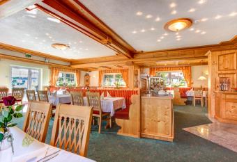 Der Westerwaldwirt Hotel Landhaus - St  hler has Balcony rooms