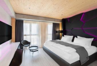 DORMERO HoHo Wien allows 18 year olds to book a room