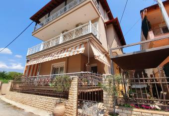 Studios Denis has Balcony rooms