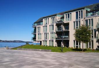 Eksklusiv & idyllisk leilighet i Sandvikensj  front has Balcony rooms