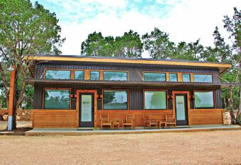 Green Acres Cottages - Blanco Suite has Balcony rooms