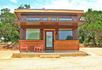 Green Acres Cottages - Dripping Springs Suite has Balcony rooms
