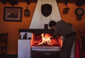 Hotel y Centro de Convenciones Pueblito de Yerbabuena Para  so Natural allows 18 year olds to book a room