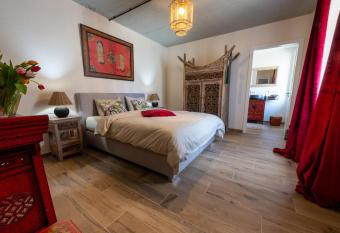 Green & Breakfast Chambre Satita allows 18 year olds to book a room