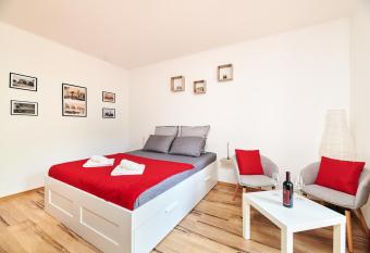 Apartment Piccolo allows 18 year olds to book a room