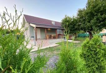 Airport House has Balcony rooms