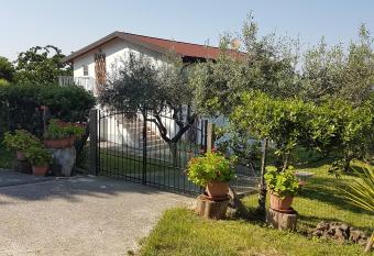 Villa con Biolago - Downstairs has Balcony rooms