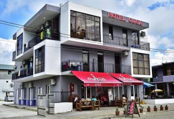 HOTEL GUGA has rooms with a private hot tub