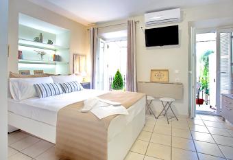 Nona s Studio allows 18 year olds to book a room