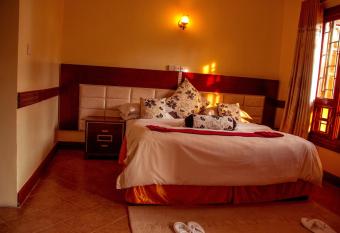 New Charity Hotel International has Balcony rooms