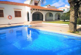 Villa MARTINA allows 18 year olds to book a room