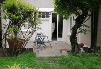 Petit studio hypercentre d Orl  ans avec jardin allows 18 year olds to book a room