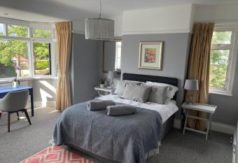 Winterstoke view-Ramsgate-5 bed Family & dog friendly beach retreat-Seaviews has Balcony rooms