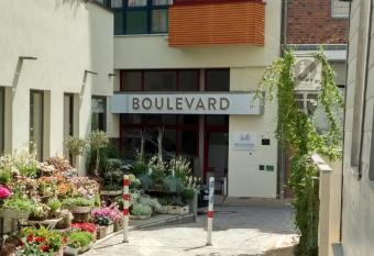 Boulevard Hotel Altstadt Schwerin allows 18 year olds to book a room