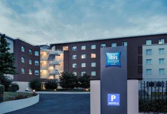 ibis budget Marne la Vall  e Val d Europe allows 18 year olds to book a room