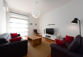 Apartman Lari allows 18 year olds to book a room