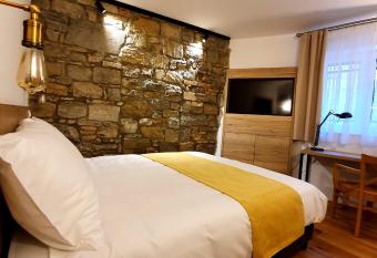 Casa Isabella B&B allows 18 year olds to book a room