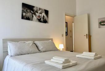 Central Holiday Home Sperlonga has Balcony rooms