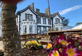 The Haven Hotel allows 18 year olds to book a room