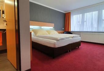 Akzent Hotel Oberhausen allows 18 year olds to book a room