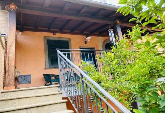 VILLA MARIPOSA has Balcony rooms