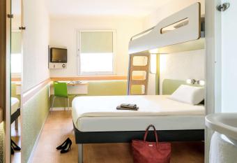 Ibis budget Lille Ronchin - Stade Pierre Mauroy allows 18 year olds to book a room