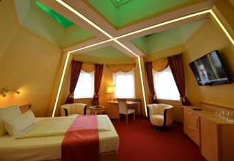 Hotel Mack allows 18 year olds to book a room