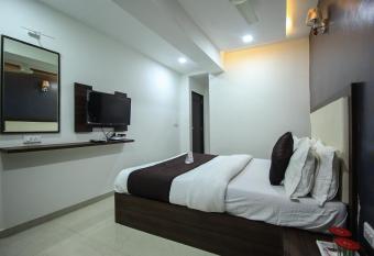 OYO Hotel Dream Inn allows 18 year olds to book a room