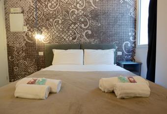 Palazzo di Giulietta - Juliet s Palace Verona allows 18 year olds to book a room