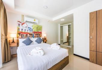 Mai Khao Beach Condo Hotel by VillaCarte allows 18 year olds to book a room