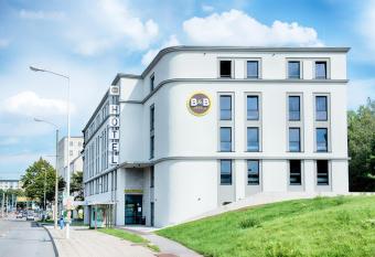 B&B Hotel Chemnitz allows 18 year olds to book a room