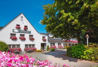 Haus Dumicketal has Balcony rooms