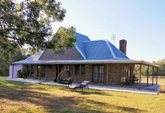 Hunter Habit Cottages has Balcony rooms