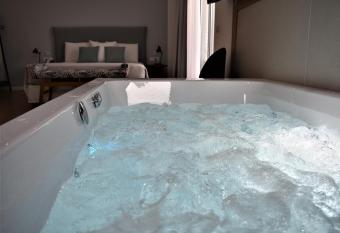 Balance Hotel has rooms with a private hot tub