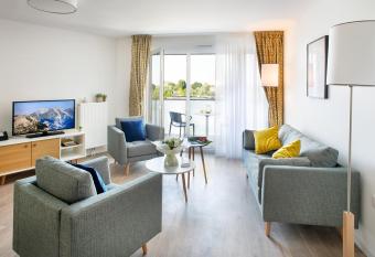 DOMITYS - R  sidence Olympe allows 18 year olds to book a room