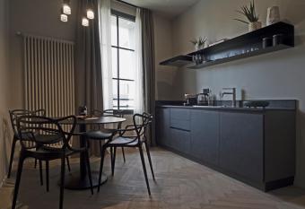 Dimora Arco di Mezzo allows 18 year olds to book a room