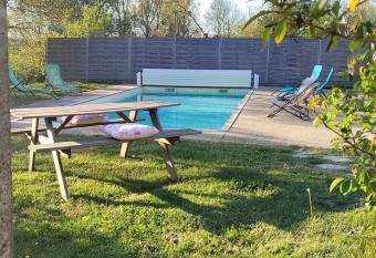 Le duplex allows 18 year olds to book a room